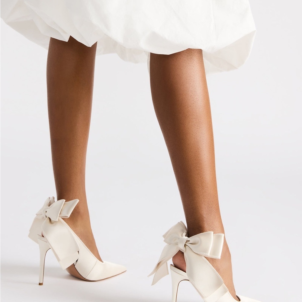 Elegant White Pointed-Toe Bow Flats - Picture 3 of 12